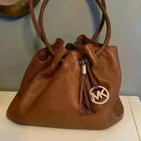 Michael Kors  bucket bag - Picture 1 of 3